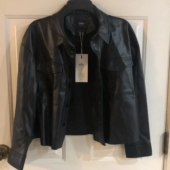 BLACK COOL JACKET WITH FRONT POCKETS - Picture 3 of 7